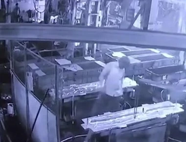 Φάρσα θανάτου: Επιστάτης σκότωσε για πλάκα εργάτη με πεπιεσμένο αέρα! (βίντεο)